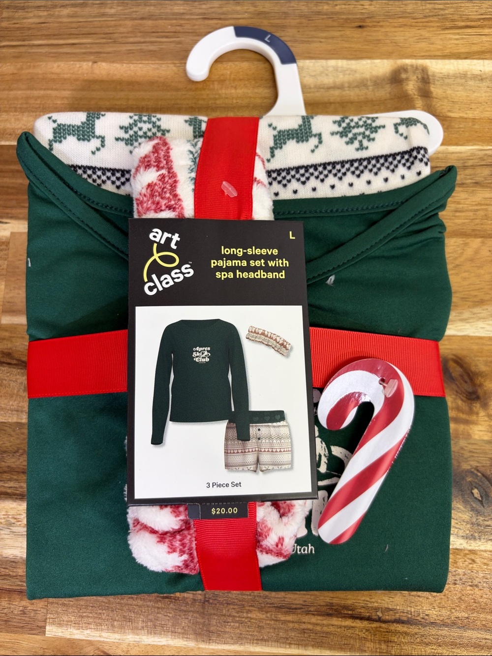art class Green & Red Women’s Long-Sleeve Pajama Set with Spa Headband